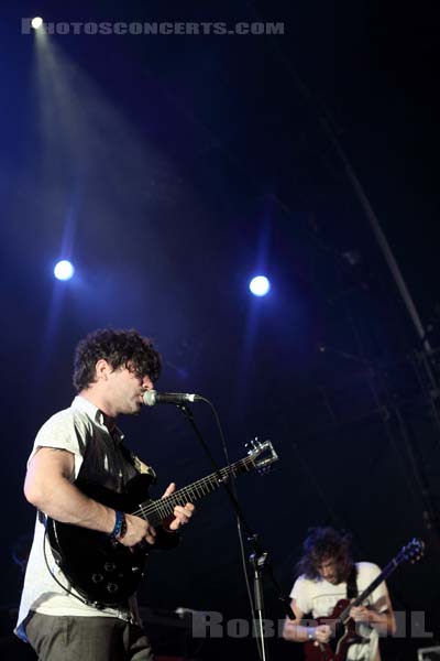 FOALS - 2010-07-02 - BELFORT - Presqu'ile du Malsaucy - Yannis Philippakis - Jimmy Smith